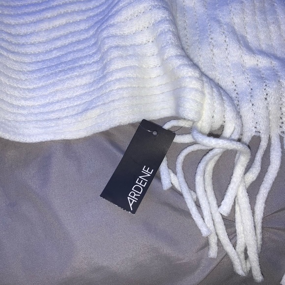 Women’s Brand New Knitted Poncho - Picture 2 of 2